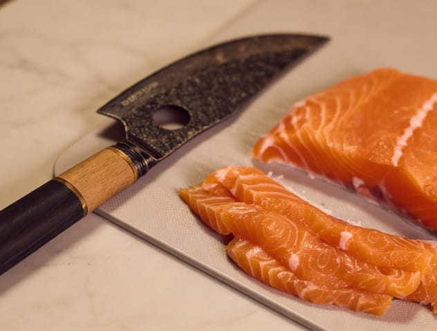 Matsato Osuren knife cutting a fresh salmon fillet into even portions